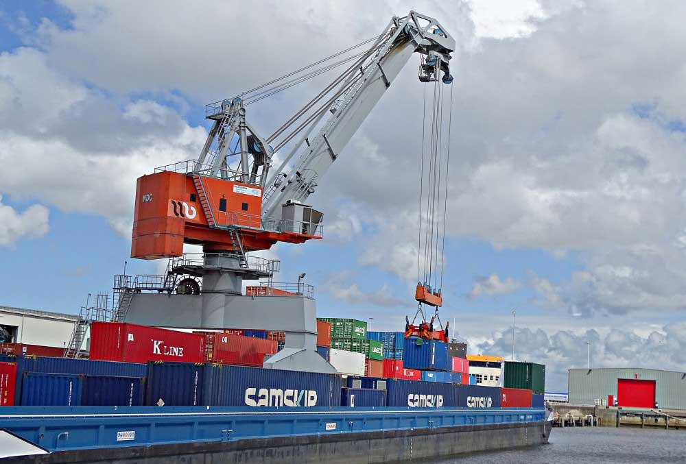 sea shipping cargo lift
