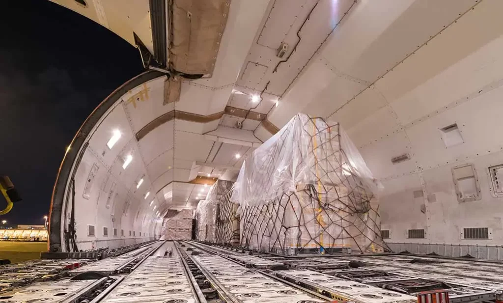 middle-east-shipping-by-air. webp