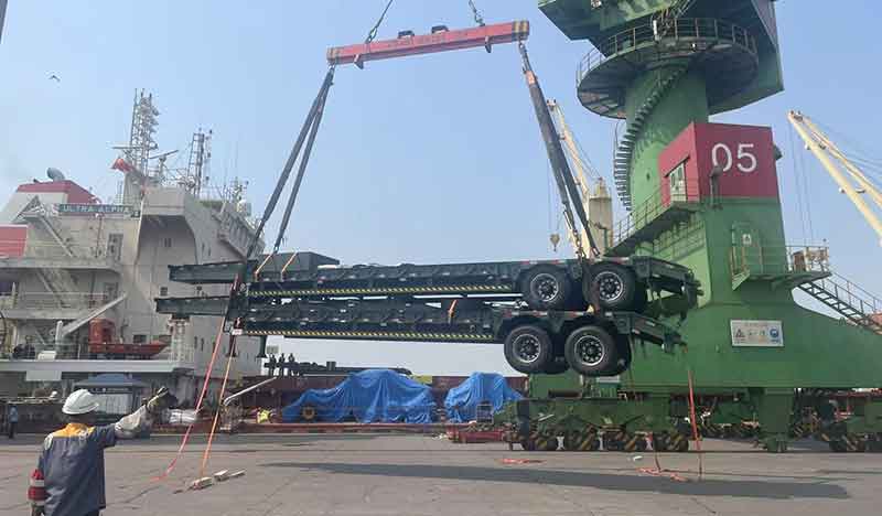 semi-trailers-loading-in-china